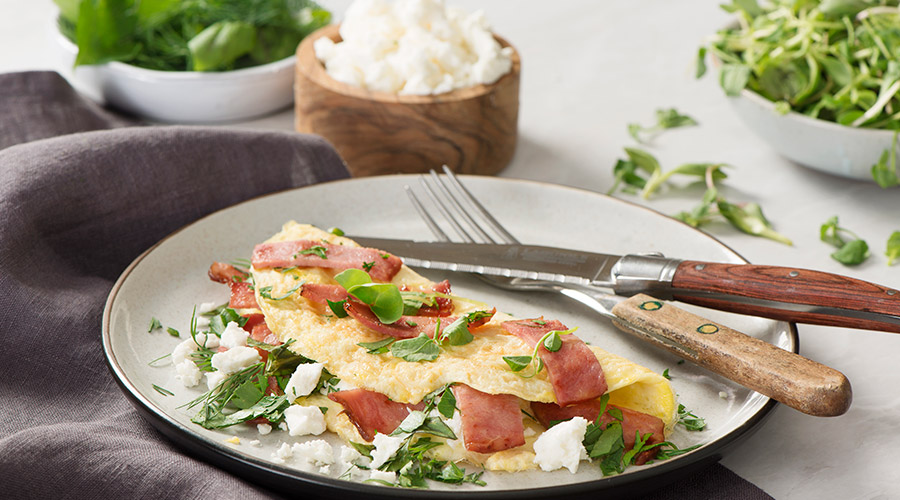 Omelette aux herbes et au fromage